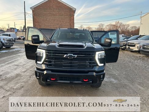 Used 2025 Chevrolet Silverado 2500 LT w/ Trail Boss Package image 9