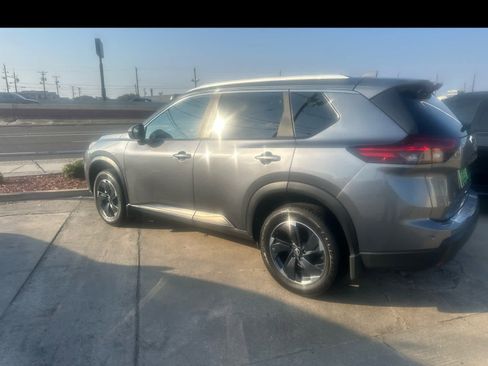 Used 2024 Nissan Rogue SV w/ SV Premium Package image 1