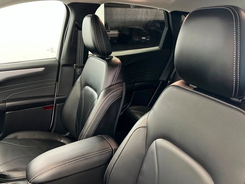 Used 2025 Ford Escape SE w/ PHEV Premium Package image 17