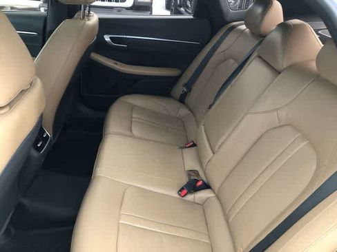 Used 2021 Hyundai Sonata Limited w/ Preferred Accessory Package image 25