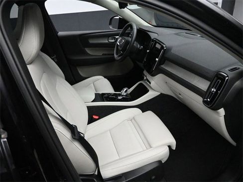 Used 2025 Volvo XC40 B5 Ultra image 30