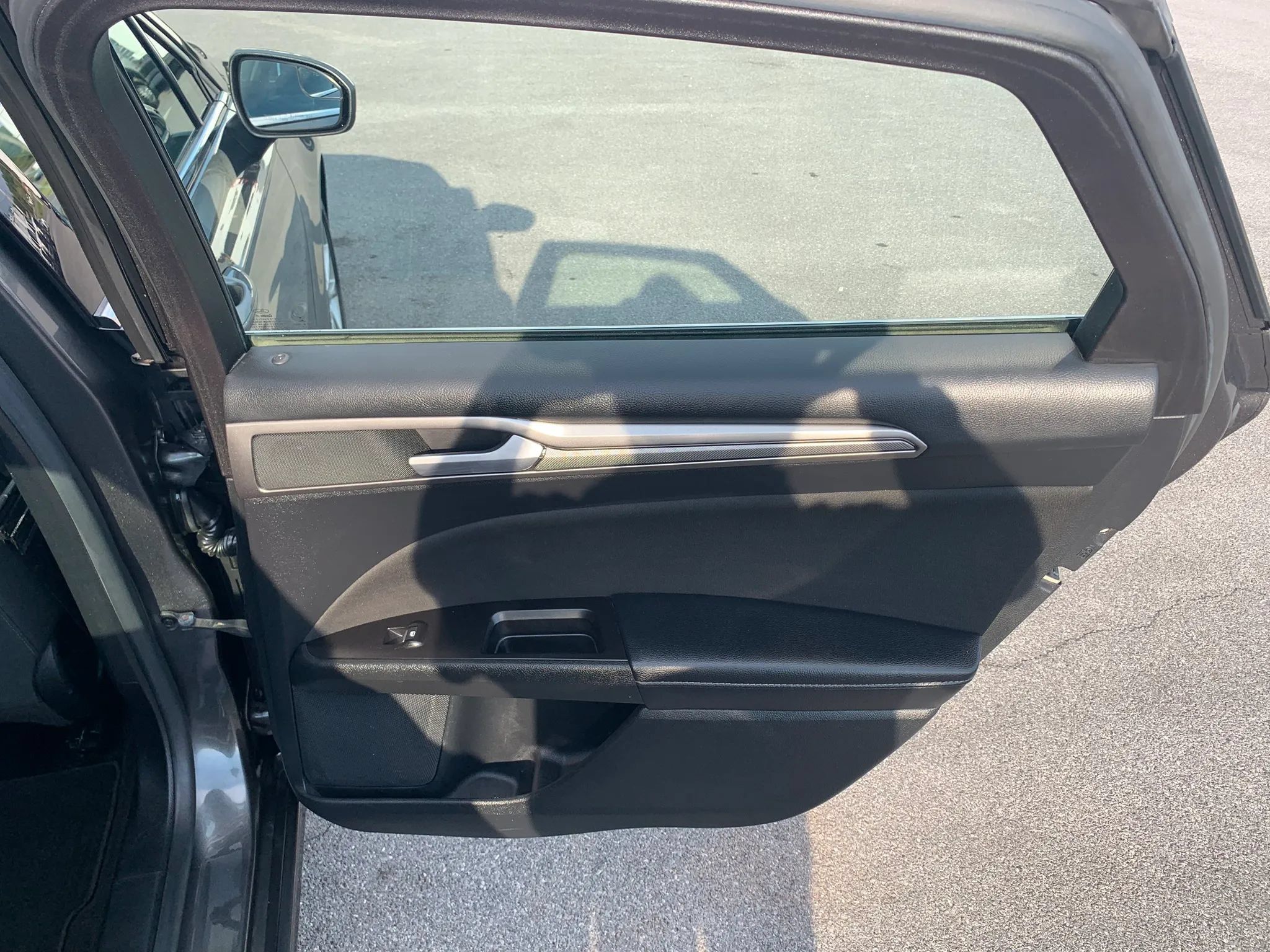 Used 2017 Ford Fusion SE FWD image 28