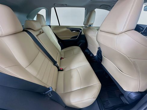Used 2025 Toyota RAV4 XLE Premium image 28