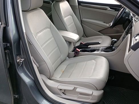Used 2018 Volkswagen Passat 2.0T SE image 23