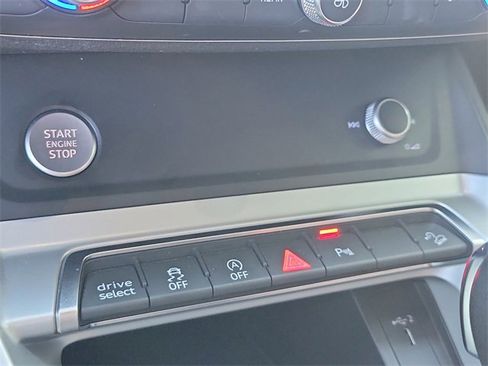 Used 2020 Audi Q3 2.0T Premium image 27