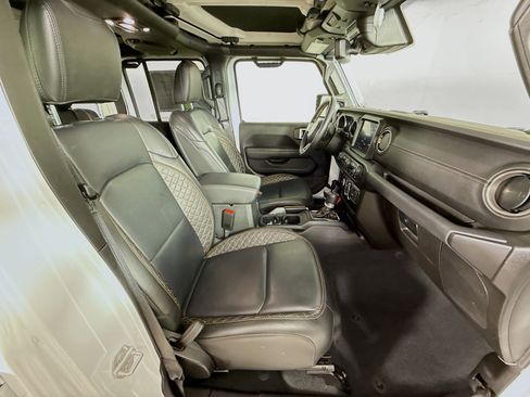 Used 2022 Jeep Wrangler Unlimited Sahara image 34