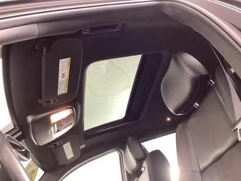 Used 2022 Jeep Grand Cherokee Limited image 25