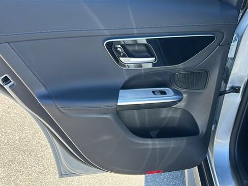 Used 2024 Mercedes-Benz GLC 300 4MATIC image 14