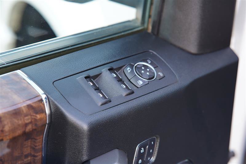 Used 2015 Ford F150 Platinum w/ Equipment Group 701A Luxury AWD/4WD image 40