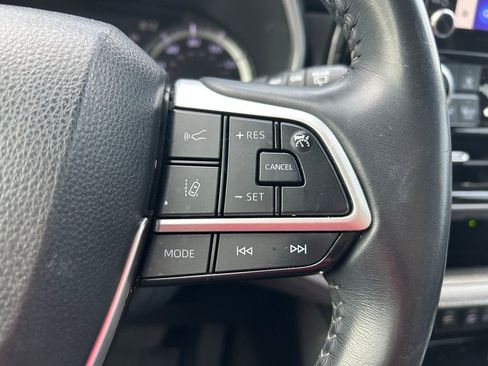 Used 2023 Toyota Highlander XLE FWD image 21