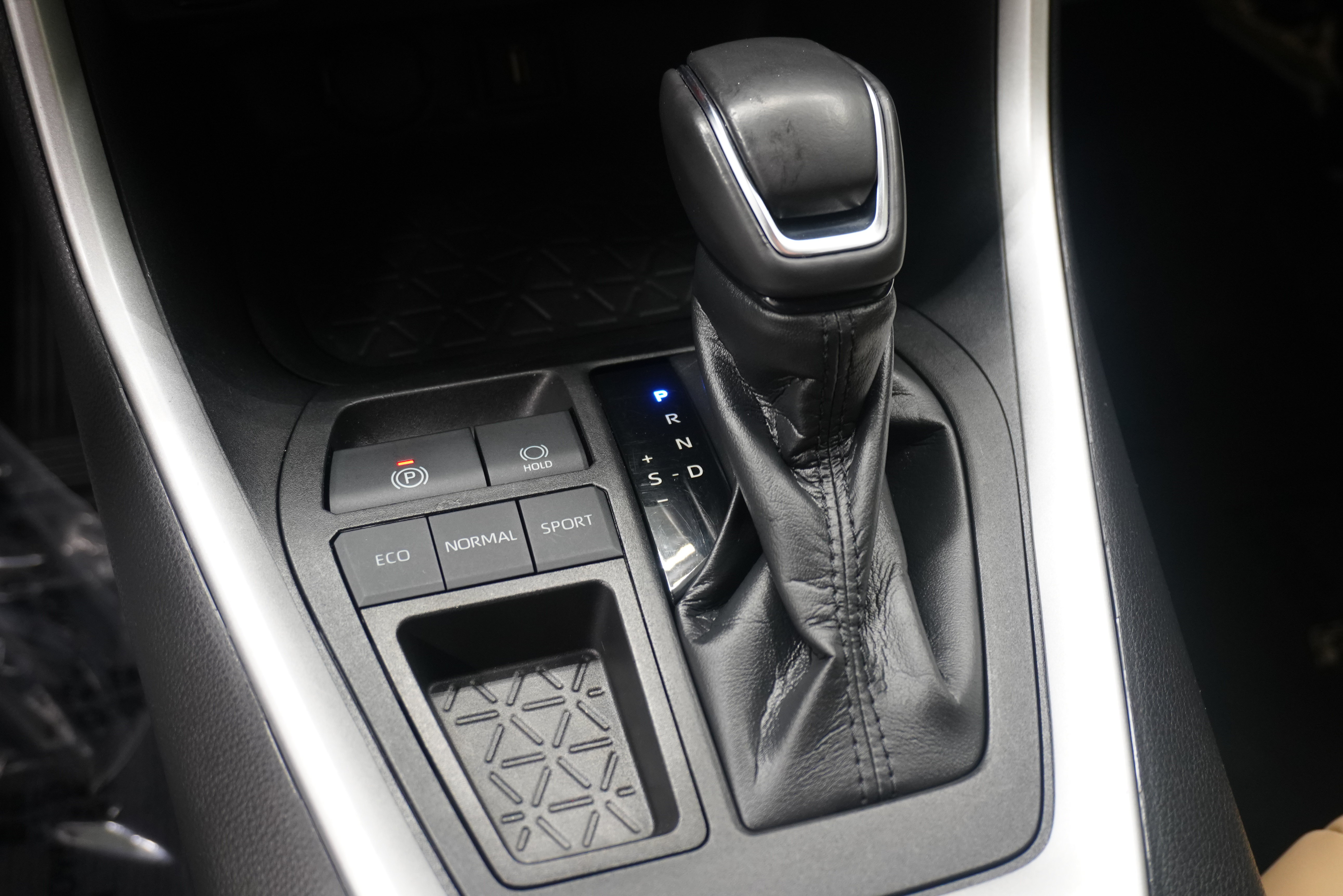 Used 2021 Toyota RAV4 XLE Premium FWD image 22