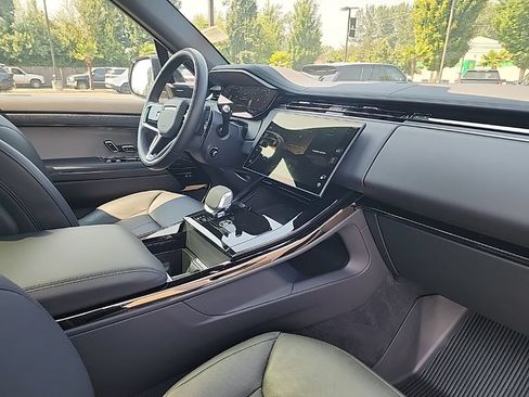 Certified 2025 Land Rover Range Rover Sport SE AWD/4WD image 19