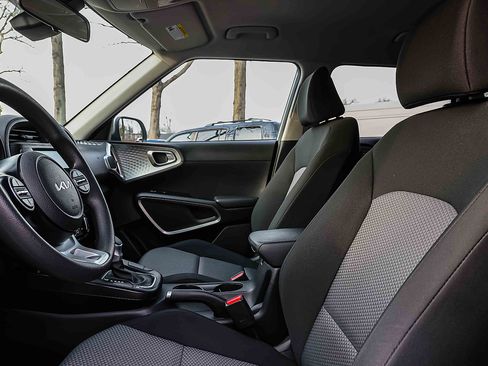 Certified 2023 Kia Soul LX w/ LX Technology Package image 8