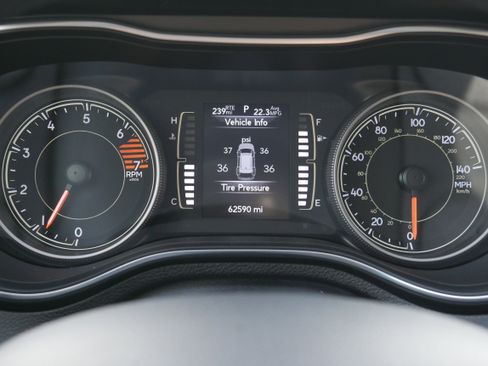 Used 2019 Jeep Cherokee Latitude Plus w/ Cold Weather Group image 28