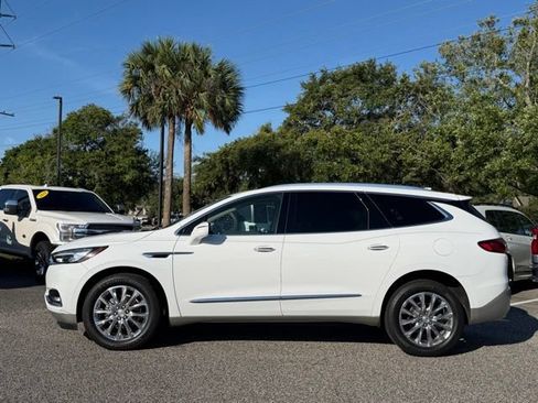 Used 2021 Buick Enclave Premium w/ Sun and Sites Package FWD image 4