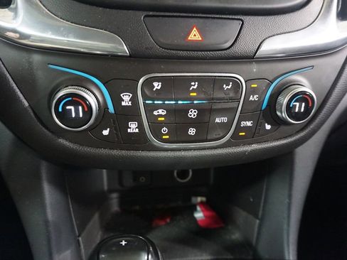 Used 2018 Chevrolet Equinox LT image 11