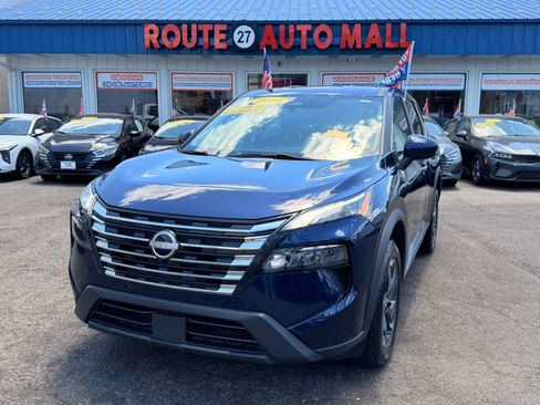 Used 2024 Nissan Rogue SV FWD image 1