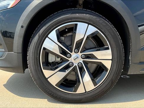 Certified 2024 Volvo V60 B5 Cross Country Plus image 12