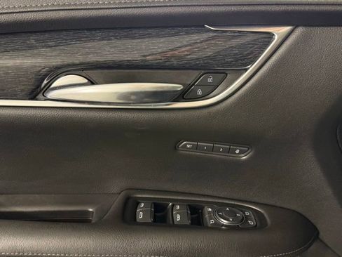 Certified 2022 Cadillac XT5 Premium Luxury AWD/4WD image 18