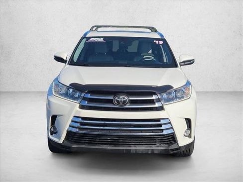 Used 2019 Toyota Highlander Limited image 2