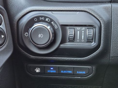 Used 2022 Jeep Wrangler Unlimited Sahara w/ Cold Weather Group image 22