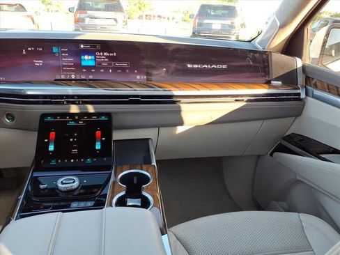 Used 2025 Cadillac Escalade Sport Platinum AWD/4WD image 20