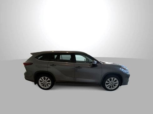 Used 2024 Toyota Highlander Limited image 9