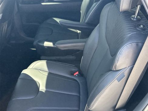 Used 2025 Hyundai Palisade Calligraphy image 14