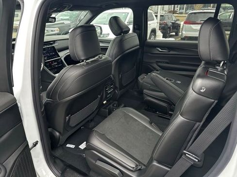 New 2025 Jeep Grand Cherokee L Altitude image 27