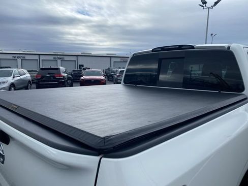 Used 2018 Nissan Titan SL image 29