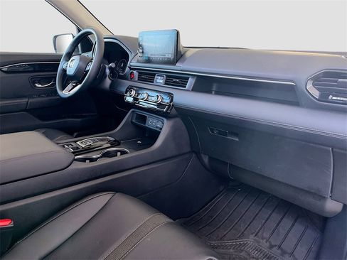 Used 2024 Honda Pilot Touring image 29