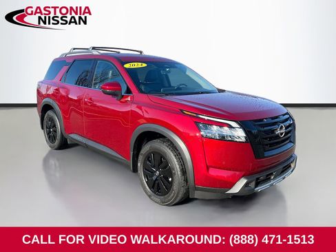 Used 2024 Nissan Pathfinder SL image 1