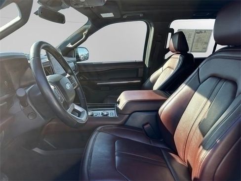 Used 2022 Ford Expedition Limited image 9