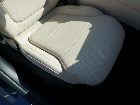 Used 2025 Mercedes-Benz C 300 Sedan image 65