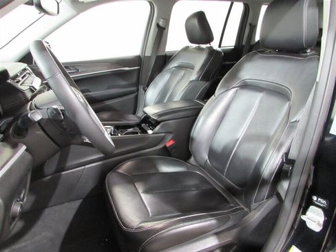 Used 2023 Jeep Grand Cherokee Limited AWD/4WD image 16