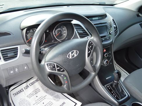 Used 2014 Hyundai Elantra SE w/ Option Group 02 FWD image 15