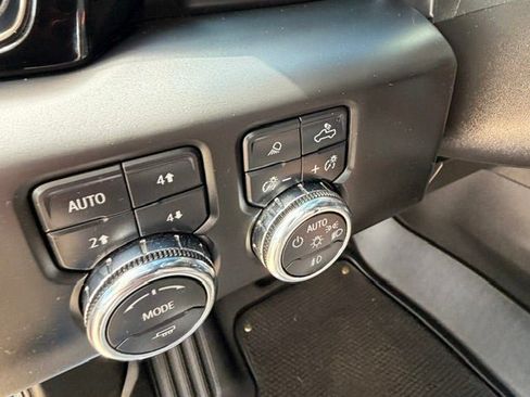 Used 2022 GMC Sierra 1500 AT4 w/ AT4 Preferred Package AWD/4WD image 12