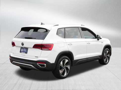 Certified 2024 Volkswagen Taos SE w/ Panoramic Sunroof Package image 7