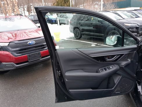 Used 2025 Subaru Legacy Limited image 9