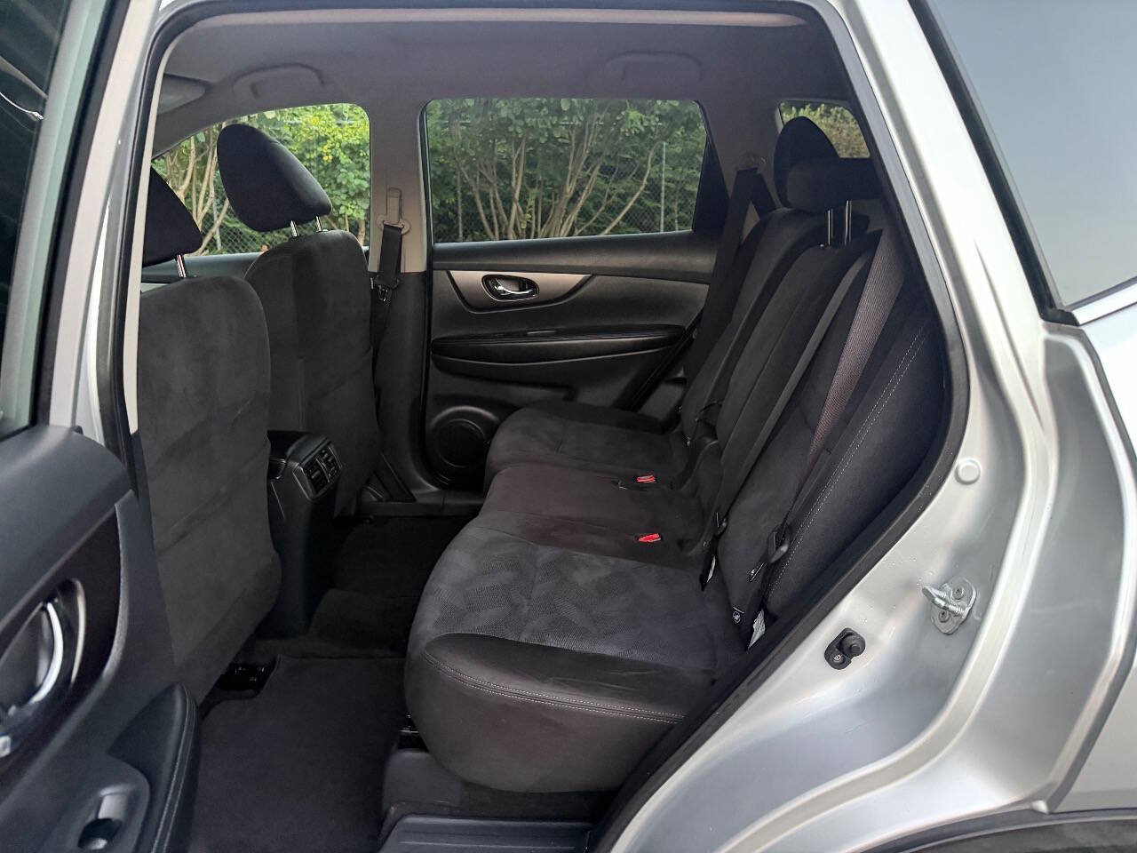 Used 2015 Nissan Rogue SV AWD/4WD image 13