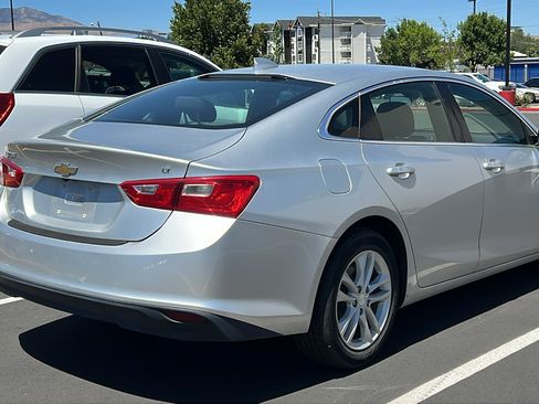 Used 2018 Chevrolet Malibu LT FWD image 3