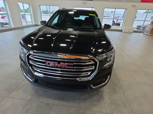 Used 2022 GMC Terrain SLT w/ Infotainment Package II AWD/4WD image 3