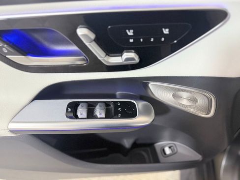 Used 2025 Mercedes-Benz GLC 300 4MATIC image 16