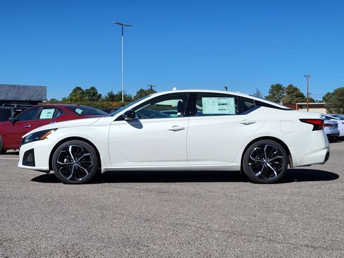 New 2025 Nissan Altima 2.5 SR w/ SR Premium Package image 3