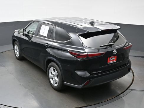 Used 2024 Toyota Highlander LE FWD image 38