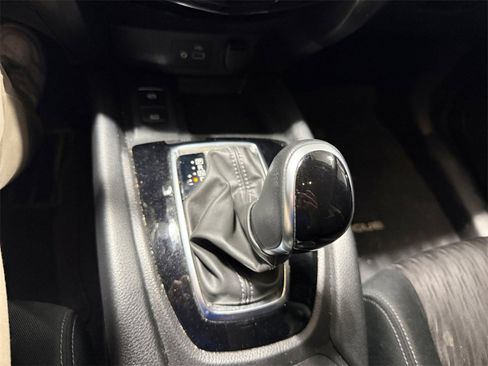 Used 2020 Nissan Rogue SV w/ Premium Package image 21