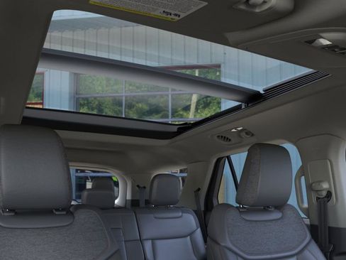 Used 2025 Ford Explorer Active w/ Active Comfort Package image 22