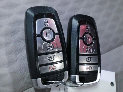 Used 2022 Ford Escape SE w/ SE Sport Appearance Package image 18