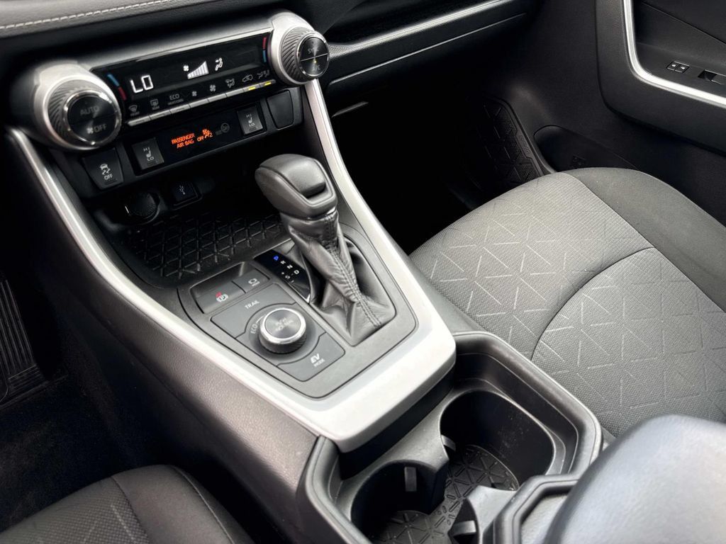 Used 2020 Toyota RAV4 XLE w/ Convenience Package AWD/4WD image 25