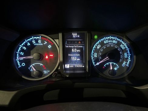 Used 2016 Toyota Tacoma TRD Sport image 28